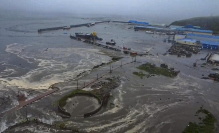 El-tsunami-alcanza-la-costa-de-California
