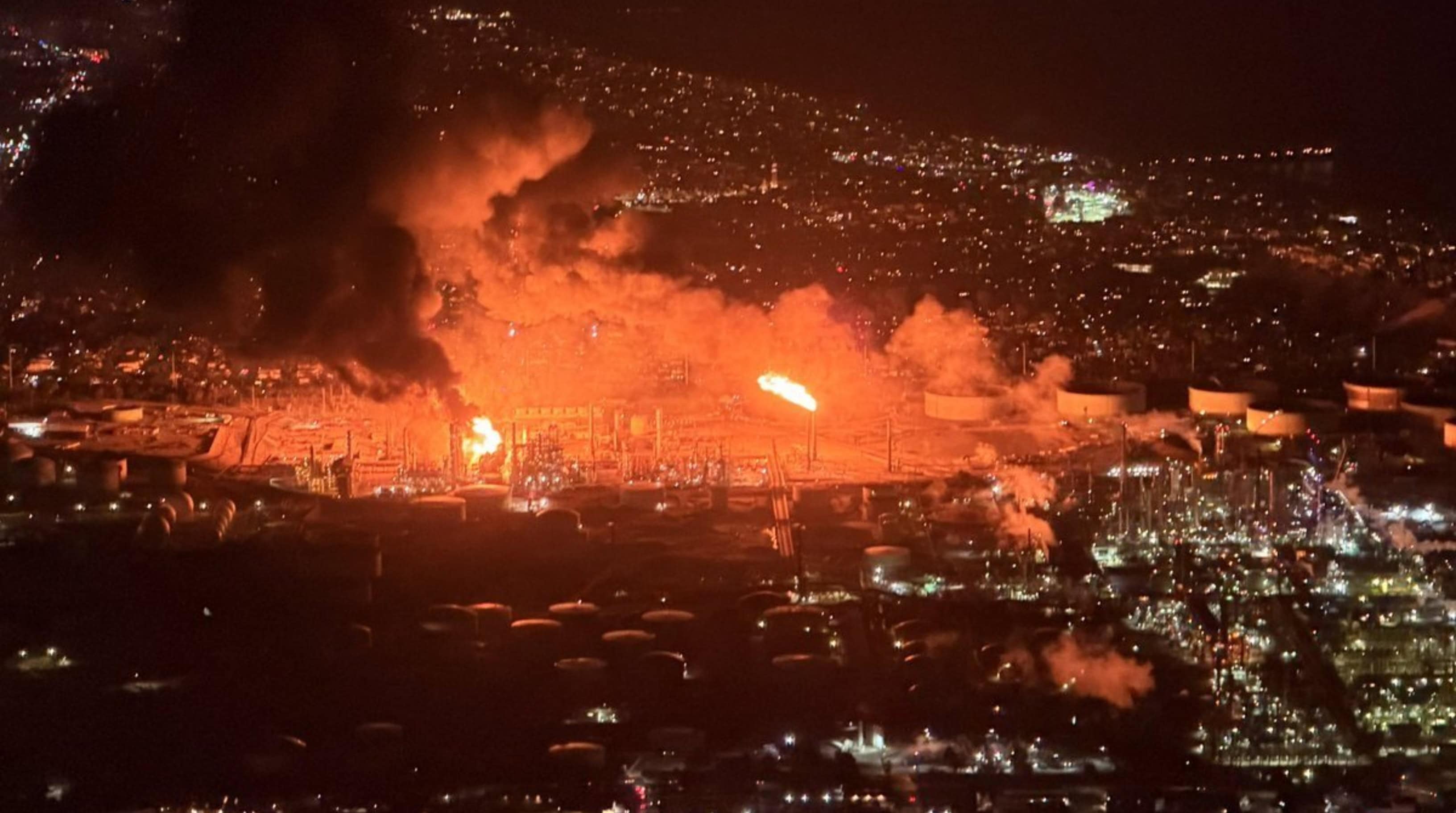 incendio-en-una-refineria-de-chevron-en-california