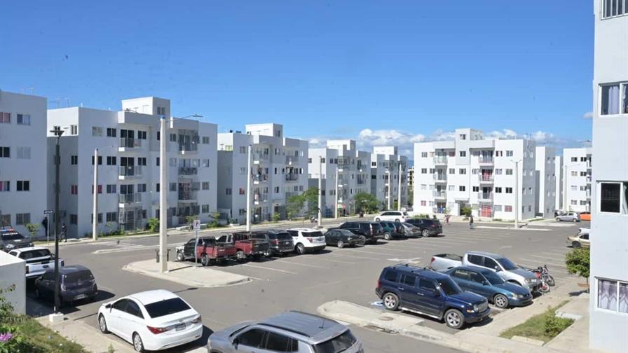 luis-abinader-inaugura-180-apartamentos-y-escuela-en-hato-del-yaque-Santiago-RD