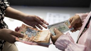 pesos-cubanos-pesos-rd-dolares