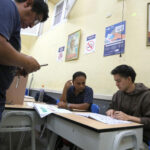 Cierran los centros de votación en Perú e inicia un escrutinio que se prevé largo y lento