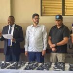 fiscalia-entrega-116-armas-de-fuego-a-interior-y-policia-rd
