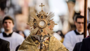 Se celebra Corpus Christi: la festividad católica que conjuga tradición, color y fe popular